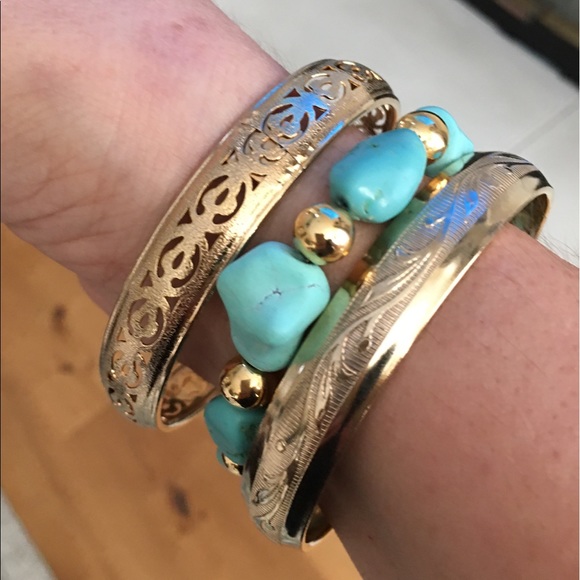 Chunky turquoise gold tone bead bracelet - Picture 3 of 8